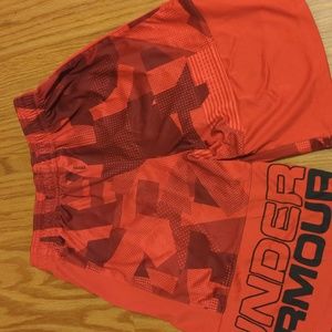 Boys M Under Armour Shorts